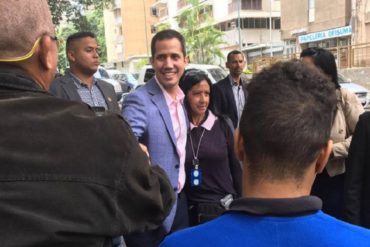 ¡CAUSÓ SENSACIÓN! El espontáneo encuentro entre Juan Guaidó y vecinos de Los Palos Grandes (+Videos)