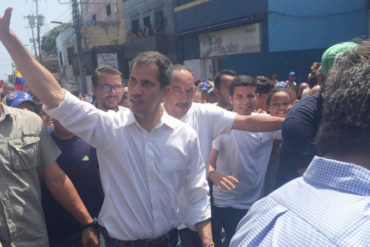 ¡SE LO MOSTRAMOS! Juan Guaidó recorre Vargas y fue recibido por una multitud en Plaza el Cónsul de Maiquetía (+Video y fotos)