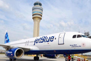 ¡DEPRAVADOS! Denuncian que piloto de JetBlue drogó y violó a 2 azafatas de vuelo en Puerto Rico