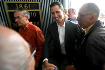 ¡SIN TAPUJOS! A Guaidó le preguntaron por qué el régimen no se ha pronunciado por su llegada y esto dijo (+Video)