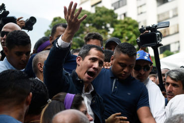 ¡SIN TITUBEOS! Guaidó ante represión de la PNB: Creen que van a meternos miedo, pero se van a llevar una sorpresa