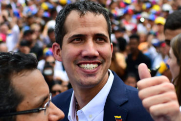 ¡REGIO, PROYECTADO Y DESAFIANTE! Guaidó desde Las Mercedes: «Aquí está el presidente de Venezuela»(+Video)