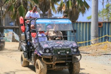 ¡POBRE CARRITO! Maduro y Cilia pusieron a sufrir a este mini 4X4 en Vargas (+Video) (Nico casi no cabe)