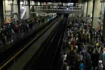 ¡PENDIENTES! Reportan caos en el Metro de Caracas y sistema de transporte terrestre (+Videos)