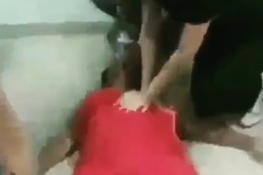 ¡DESGARRADOR! El duro momento en que intentan reanimar a una anciana en Hospital Ruíz y Páez durante el apagón (+Video)