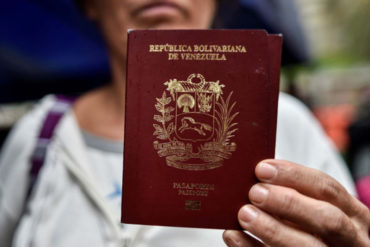 ¡ENTÉRESE! Anuncian que los 50 países que reconocen a Guaidó aceptarán pasaportes vencidos de venezolanos (+Video +Detalles)