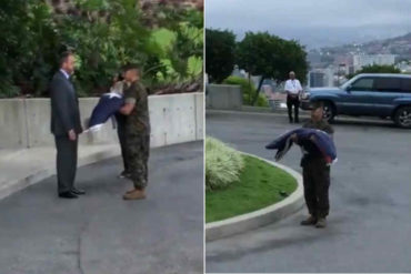 ¡LE MOSTRAMOS! El momento en que retiran la bandera estadounidense de la embajada de Caracas (+Video)