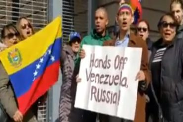 ¡ENTÉRESE! Piden a Rusia “sacar sus manos de Venezuela” en protesta frente a consulado en Nueva York (+Video)