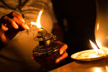 ¡SE LO CONTAMOS! Reportaron bajón de luz en Caracas la noche de este #3Feb