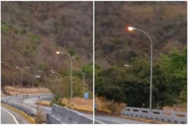 ¿Y EL RACIONAMIENTO? En pleno colapso eléctrico los postes de la Cota Mil se mantienen encendidos en horas del día (+Video)