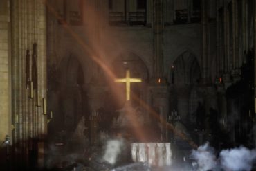 ¡IMPACTANTE! El primer video de la catedral de Notre Dame tras el devastador incendio
