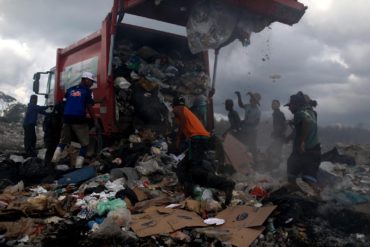 ¡QUÉ TRISTEZA! El viacrucis de los migrantes venezolanos en Brasil que revuelven la basura para poder comer (+Fotos)