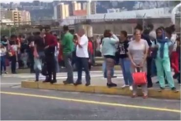 ¡QUÉ DESGRACIA! Kilométricas colas en Zona Rental de Plaza Venezuela deben soportar los caraqueños para ir a trabajar (El Metro sigue parado +Video)