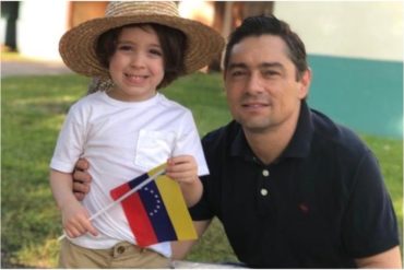 ¡QUÉ TERNURA! La conmovedora imagen de Carlos Vecchio y su hijo de este #27Abr: «Soy un niño venezolano»