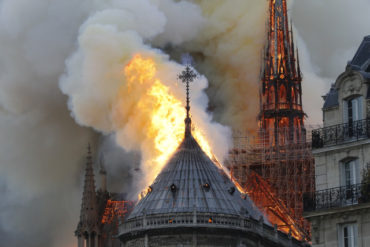 ¡MILAGRO EN LA CATEDRAL! Encuentran el gallo de la aguja de Notre Dame que guardaba tres reliquias (+Fotos)