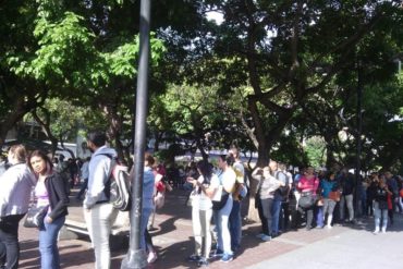 ¡ATENCIÓN! Se arman largas colas en Chacaíto ante el cierre de varias estaciones del Metro de Caracas (+Fotos)