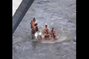 ¡TERRIBLE! Policía del municipio Libertador capturó momento en el que niños se bañaban en el río Guaire (+Video)