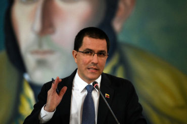 ¡NI ÉL SE LA CREE! La absurda novela de Arreaza por las denuncias de EEUU contra Maduro (+coronavirus incluido)