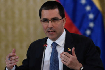 ¡CARA DE TABLA! Arreaza acusó a Piñera de «manipular» con el caso de la chilena en grave estado de salud que vive en Venezuela