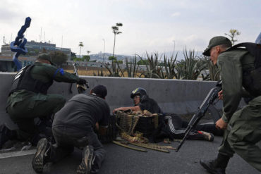 ¡CARGADOS! Estas serían las municiones de los militares que apoyan a Guaidó en el distribuidor Altamira (+Video)