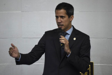 ¡ATENCIÓN! Guaidó hace entrega de la Ley de Garantías sindicales y pide a los trabajadores públicos “llevarla a todos los espacios” (+Video)