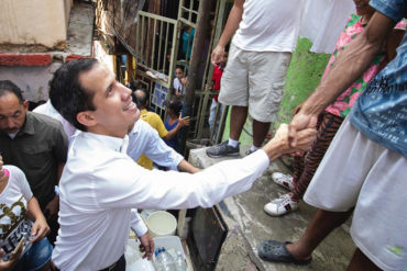 ¡EN IMÁGENES! La sorpresiva e inesperada visita de Juan Guaidó en el barrio José Félix Ribas este #12Abr (+Causó furor)