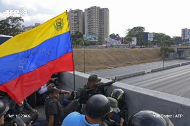 ¡VEA! Así se encuentra la Base Aérea de La Carlota este #30Abr: Militares a la orden de Guaidó toman posiciones (+Fotos +Video)