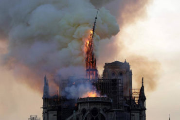 ¡IMPORTANTE! Un cigarrillo mal apagado o un cortocircuito: Investigación preliminar sobre el incendio de Notre Dame descarta origen criminal