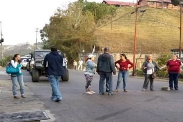 ¡TERRIBLE! Un carro arrolló a los que protestan por falta de agua en San Diego de los Altos: Reportan varios heridos (+Foto)