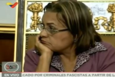 ¡VÉALO AQUÍ! Así de “emocionada” escuchaba Gladys Requena el somnoliento discurso de María León (+Video)