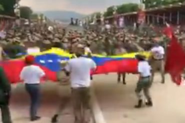 ¡LE CAYERON ENCIMA! Estallan a Maduro por el “ritual” con la bandera que protagonizó la milicia (+Video)