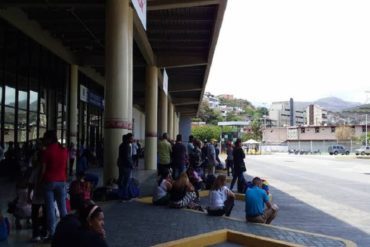 ¡DEBE SABERLO! Usuarios denunciaron monto excesivo del pasaje en el terminal de Catia la Mar este #18Abr