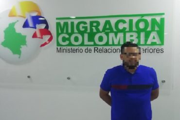 ¡LO PILLARON! Venezolano pretendía ingresar a Colombia con pasaporte falso (Venía de Aruba)