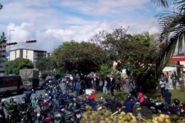 ¡GRAVE! La impresionante cola de motorizados que se formó este #31May para surtir gasolina en Mérida (+Fotos)