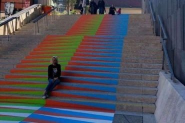 ¡PURO ORGULLO! La majestuosa pasarela cromática de Carlos Cruz Diez en la capital austriaca (+Fotos)