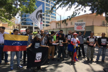 ¡LO ÚLTIMO! Ciudadanos protestaron en la embajada de Rusia en Caracas (+la razón) (+Fotos)