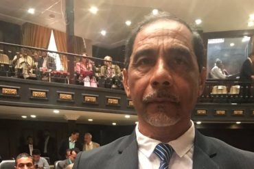 ¡VALIENTE! Este diputado chavista reconoció a la AN como único poder legítimo y se incorporó a la sesión del #15May (+Video)