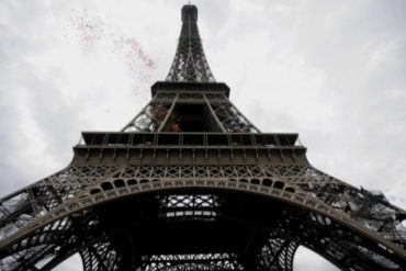 Evacúan la Torre Eiffel y sus alrededores por una alerta de bomba