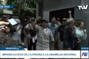 ¡ÚLTIMA HORA! Grupo de personas afectas al oficialismo se encuentran a las afueras de la AN este #7May (+Video)