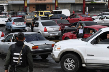 ¿Y CÓMO HARÁN? Prohíben a los ciudadanos hacer colas para surtir gasolina en el estado Bolívar