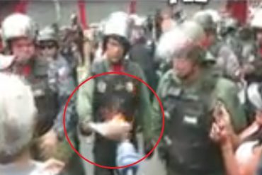 ¡INDIGNANTE! Efectivos de la GNB queman Ley de Amnistía entregada por ciudadanos en La Casona (+Video)