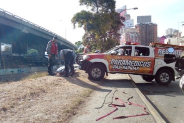 ¡QUÉ HORROR! Hallan un cadáver descompuesto en el río Guaire a la altura de Bello Monte este #20May (+Video)