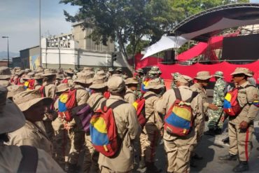 ¡ENARDECIDOS! Vecinos de Guanare rechazan que milicianos validen entregas del Clap: «Son agentes militares controlando cuánto y qué comemos»