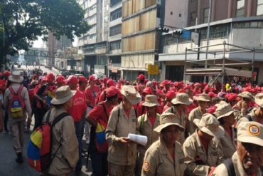 ¡VÉALOS! Milicianos “se turnan” para hacer vigilia en Miraflores (+Fotos)