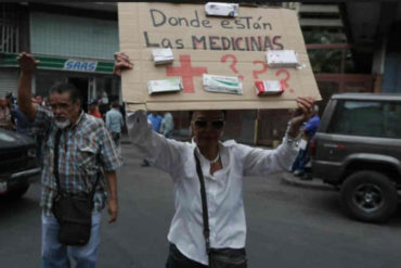 ¡VEA! “Y dónde están las medicinas que nos iban a entregar”: Protestan frente a la Cruz Roja para exigir respuestas sobre ayuda humanitaria (+Videos)