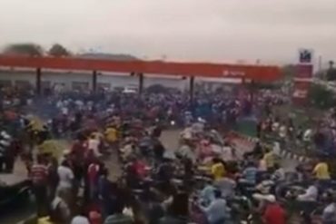 ¡SE LO MOSTRAMOS! El “río” de motorizados que llegó a estación de servicio en Zulia en busca de gasolina (+Video)