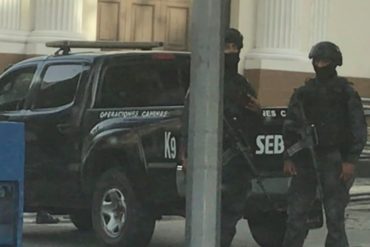 ¡ATENCIÓN! Funcionarios encapuchados del Sebin se mantienen en la Embajada de España en Caracas