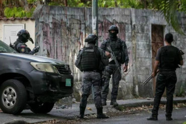 ¡SEPA! Denuncian que el Sebin continúa asediando la casa de Iván Simonovis tras su liberación: “Debe estar saqueándola” (+Foto)