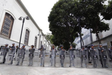 ¡NO SE RINDEN! Los diputados insistirán en sesionar en el Palacio Legislativo: «Vamos a presionar para que cese la toma»