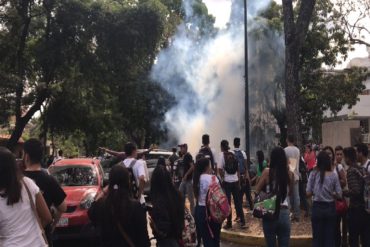 ¡ATENCIÓN! Detonan bombas lacrimógenas durante inscripción de candidatos a elecciones estudiantiles en la UCV este #22May (+Videos)